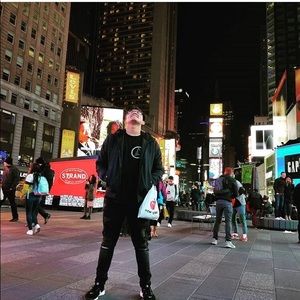 Meet your Posher, Carlos